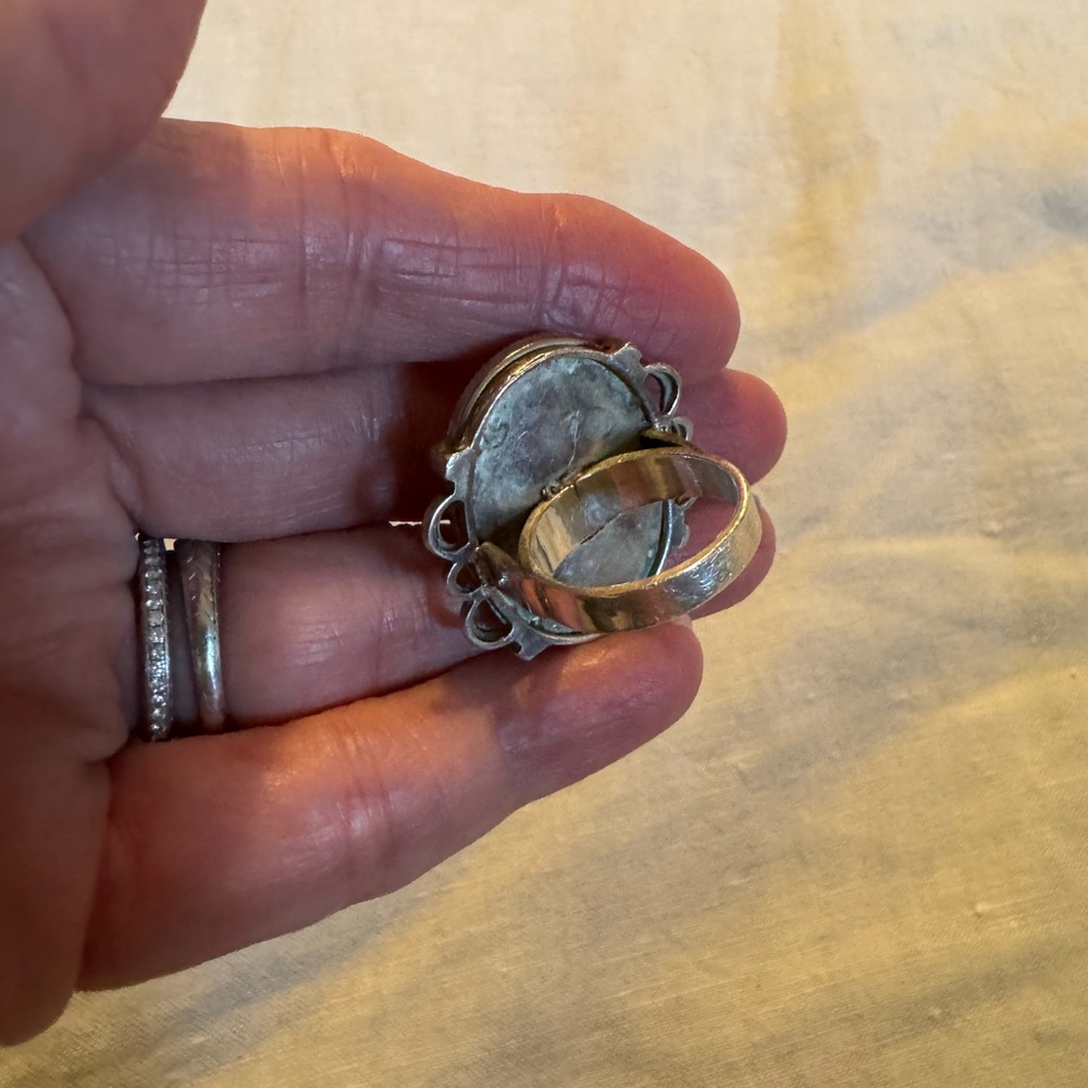 Cameo Ring (costume jewelry) size 7 - Picture 3 of 6